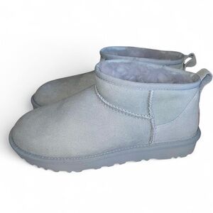 Classic Ultra Mini UGG color Sea Foam ankle boots 7 Rare color Brand new w/o box